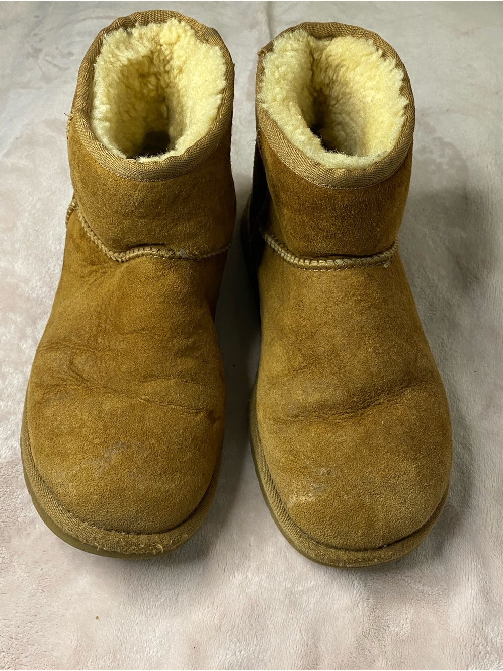 UGG women Classic Short Chestnut Suede Snow Boots size 6